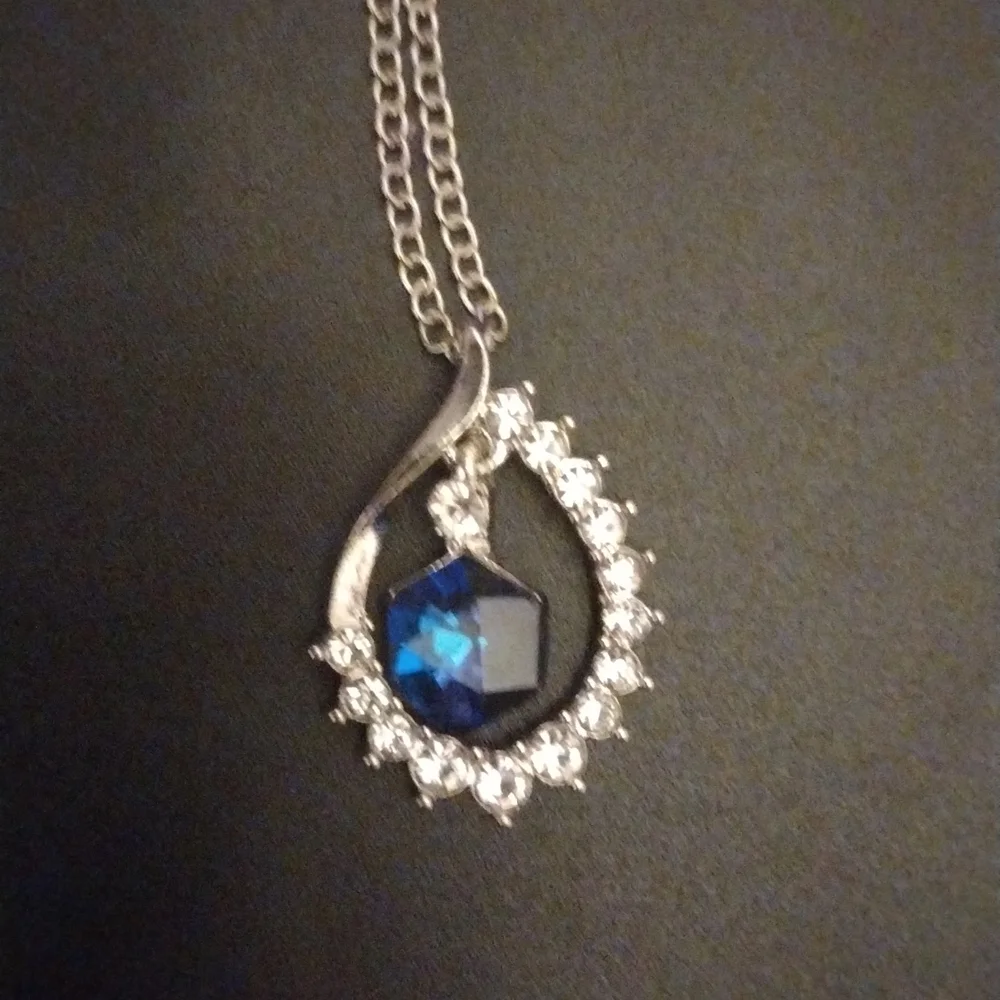 Floating Blue Topaz Rhinestone necklace - Picture 3 of 7